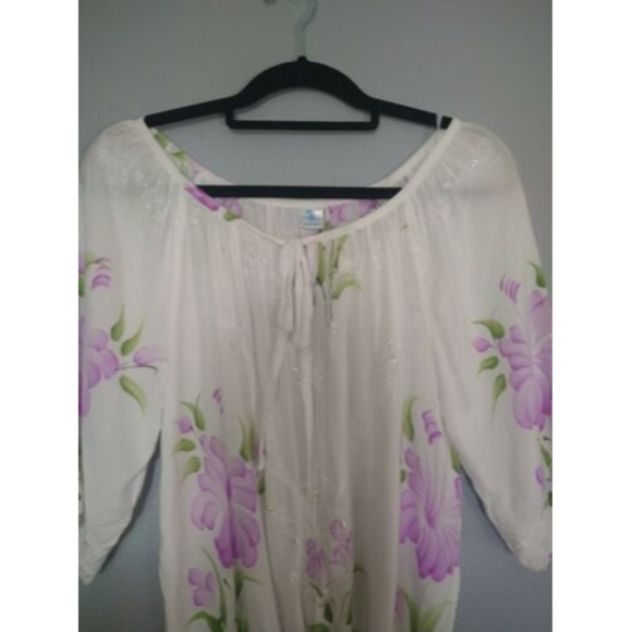 White Summer Top W/ Lavender Flowets - Picture 1 of 5